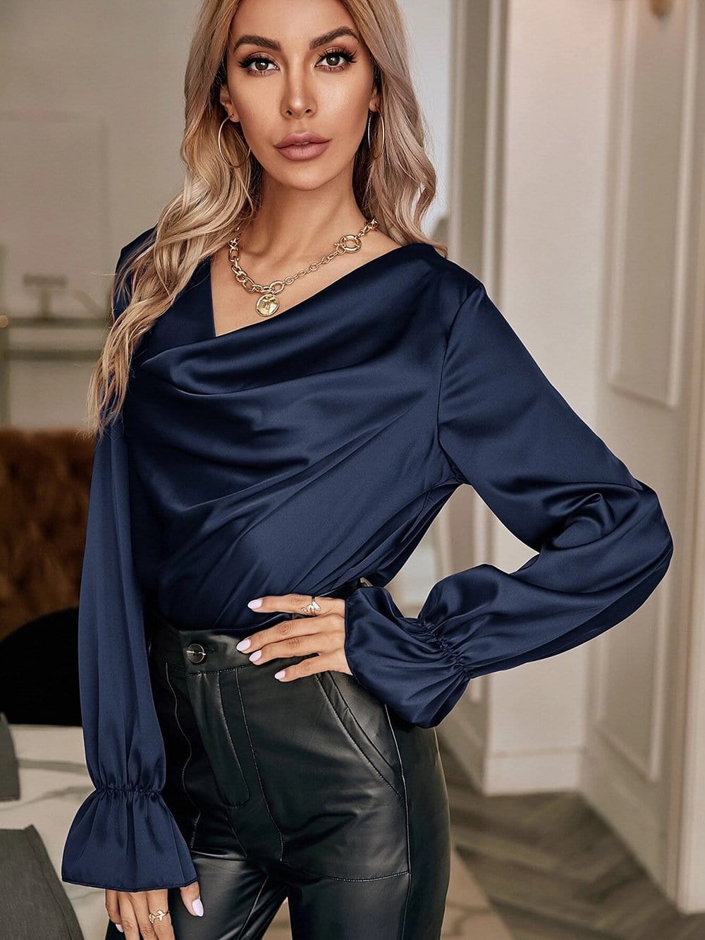 Blusa de manga larga con cuello vuelto 