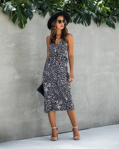 Vestido con cuello en V y estampado animal