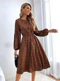 Vestido con estampado de guepardo y botones en la parte delantera