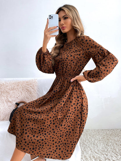 Vestido con estampado de guepardo y botones en la parte delantera