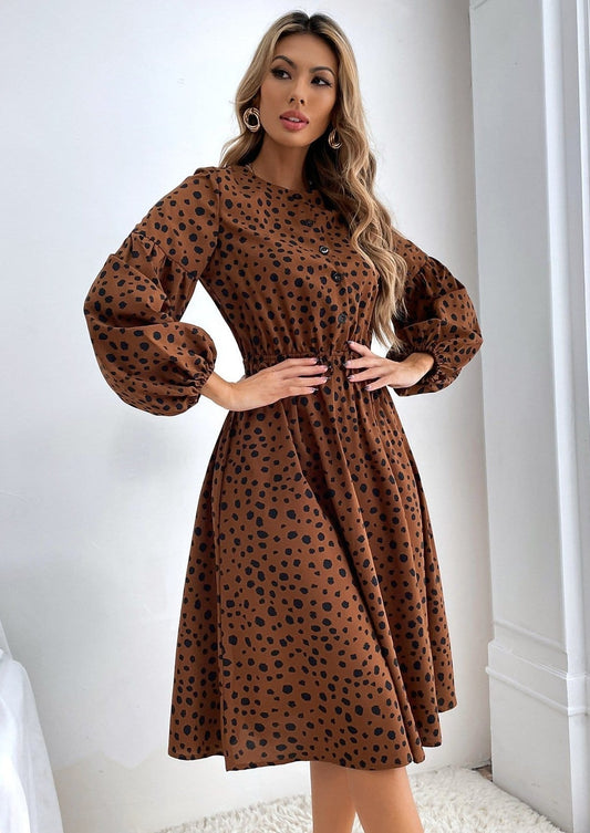 Vestido con estampado de guepardo y botones en la parte delantera