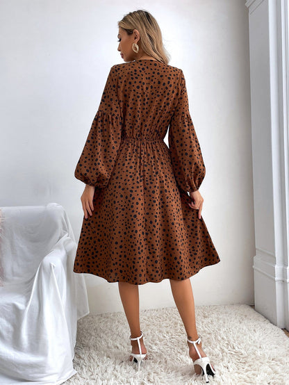 Vestido con estampado de guepardo y botones en la parte delantera