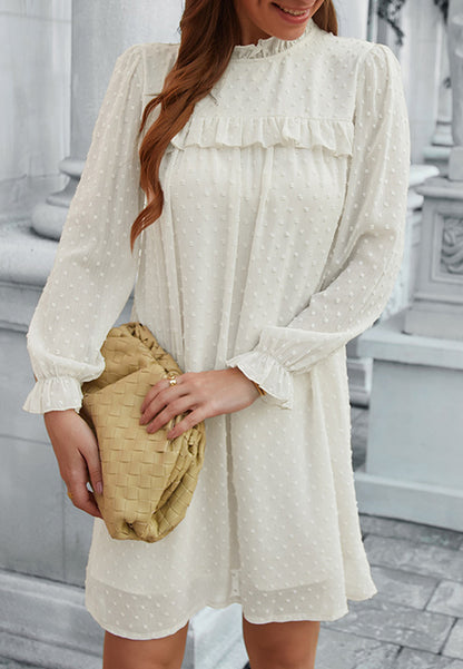 Vestido de lunares suizos con cuello con volantes