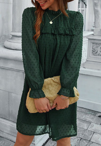 Vestido de lunares suizos con cuello con volantes