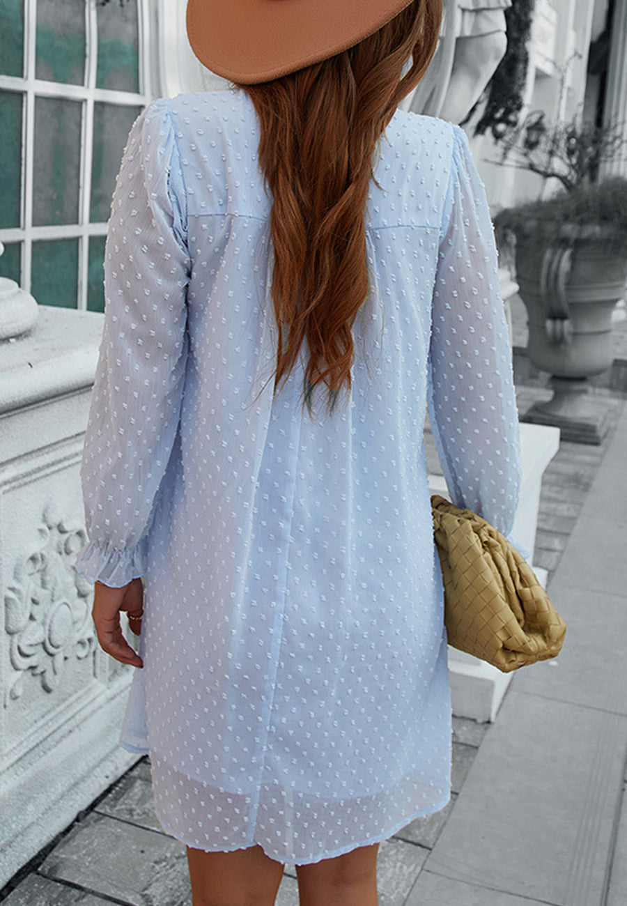 Vestido de lunares suizos con cuello con volantes