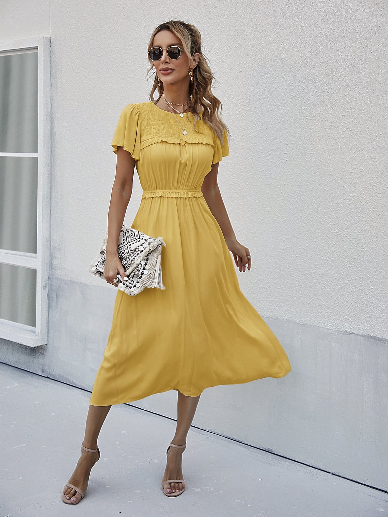 Vestido con cuello fruncido y mangas sueltas 