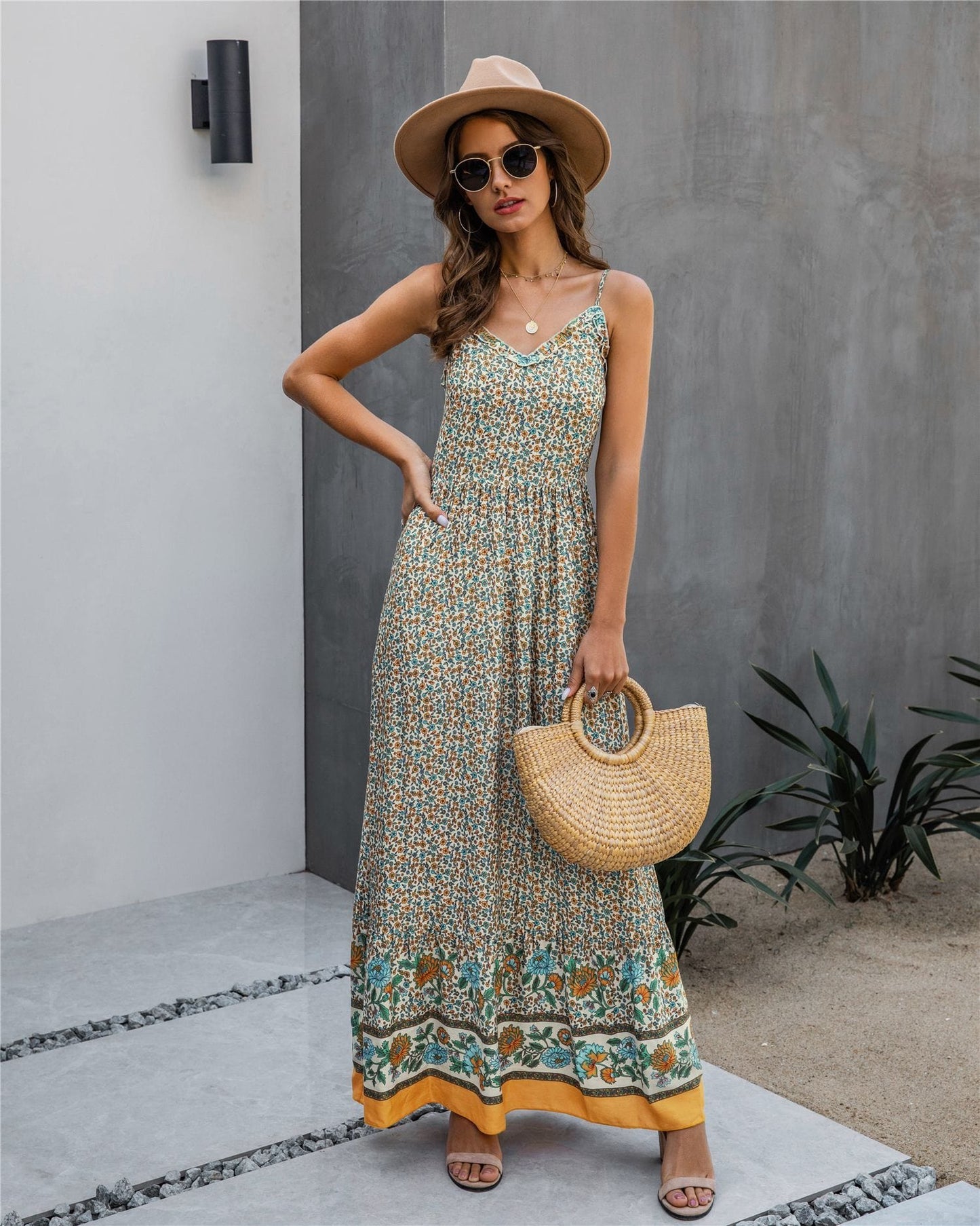 Vestido largo con escote en V y estampado floral