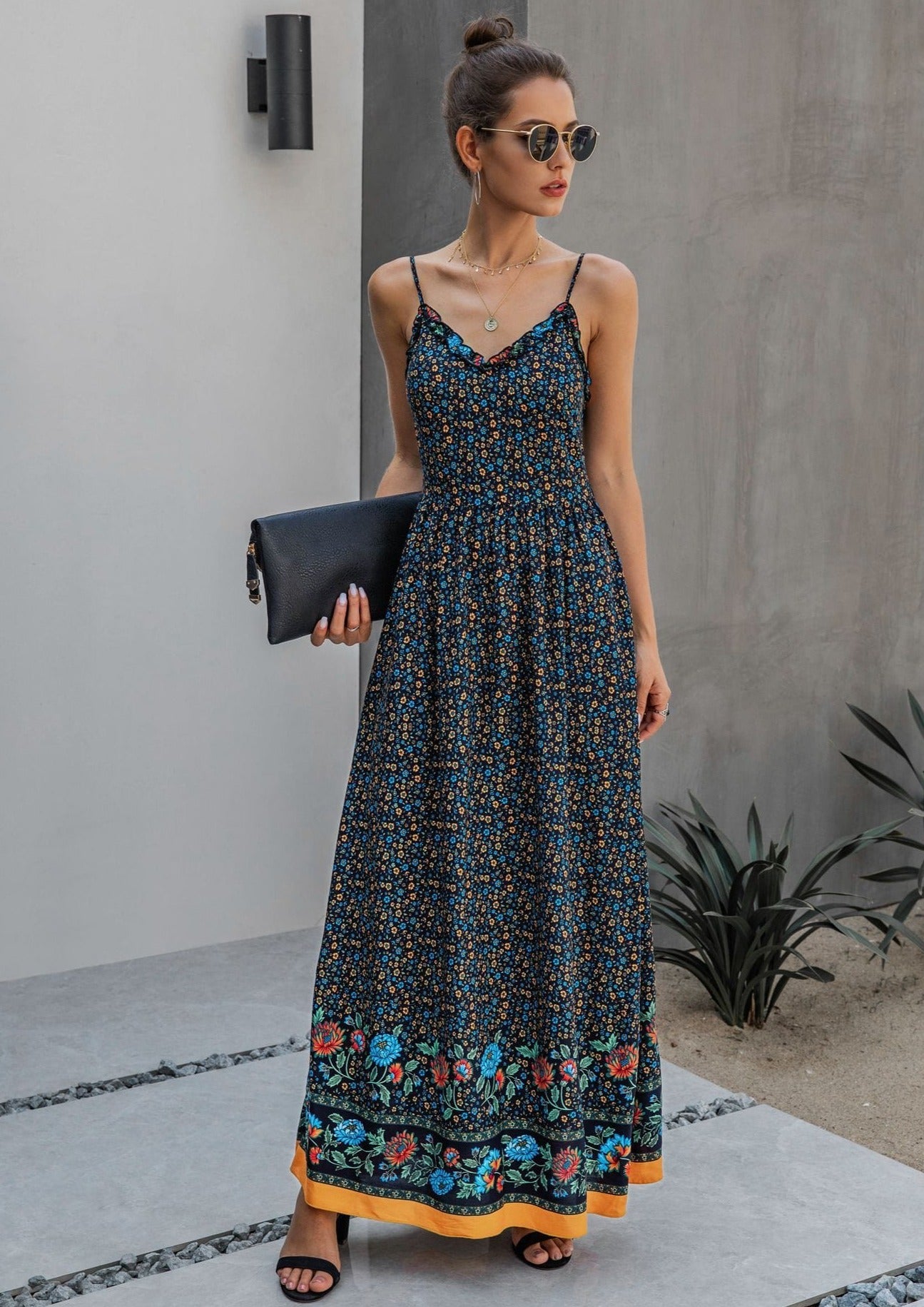 Vestido largo con escote en V y estampado floral
