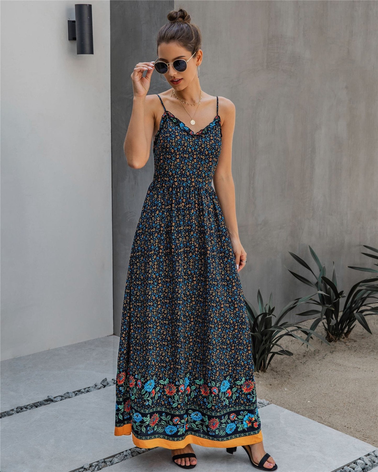 Vestido largo con escote en V y estampado floral