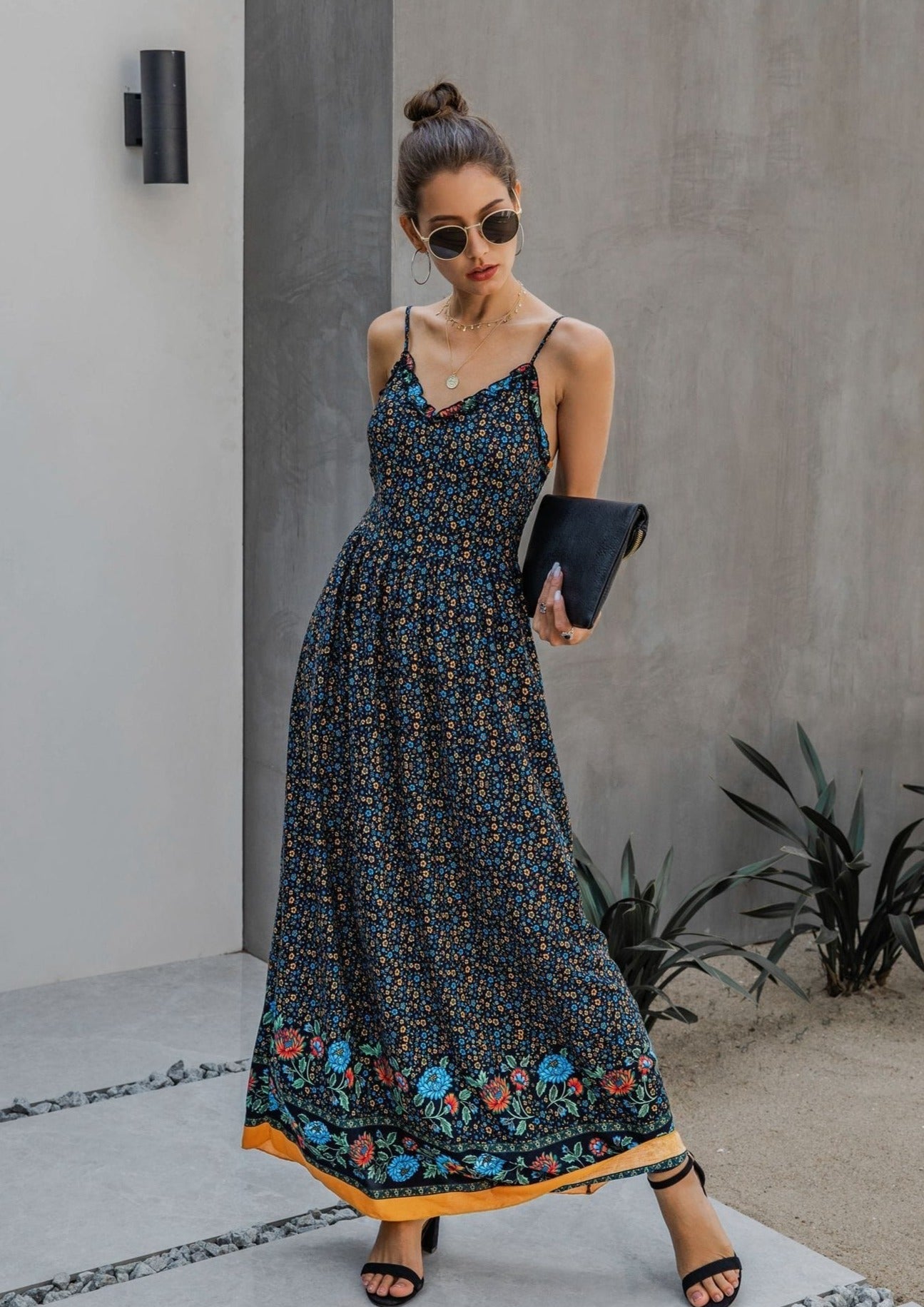 Vestido largo con escote en V y estampado floral