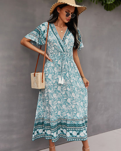 Vestido bohemio con estampado floral y escote cruzado