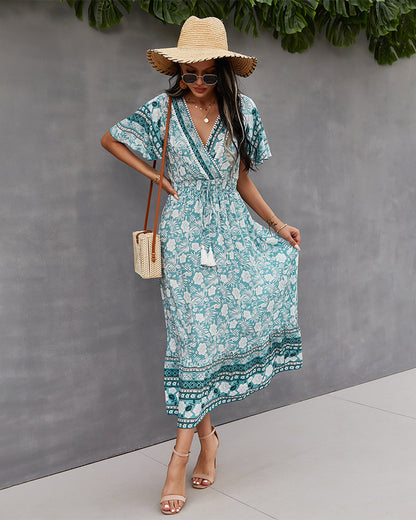Vestido bohemio con estampado floral y escote cruzado
