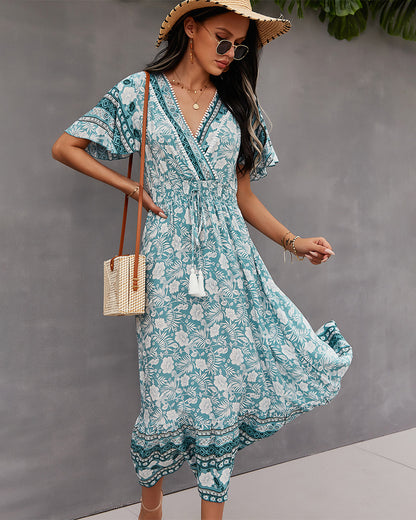 Vestido bohemio con estampado floral y escote cruzado