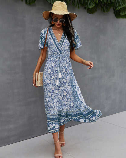 Vestido bohemio con estampado floral y escote cruzado