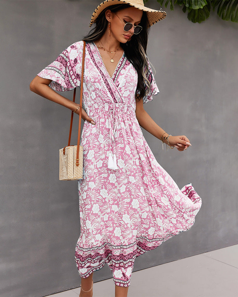 Vestido bohemio con estampado floral y escote cruzado