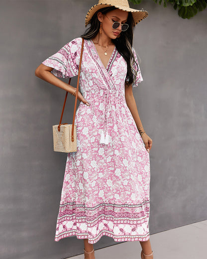 Vestido bohemio con estampado floral y escote cruzado