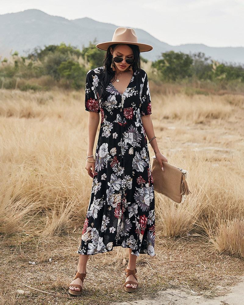 Vestido minimalista con estampado floral y botones