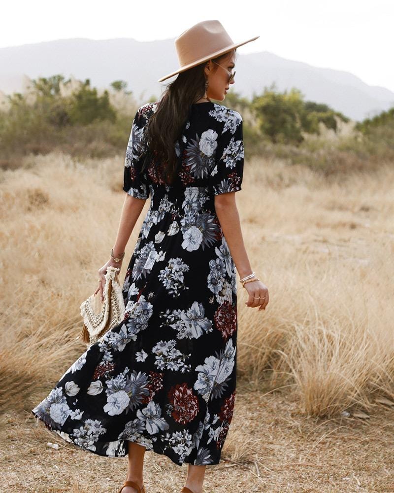 Vestido minimalista con estampado floral y botones