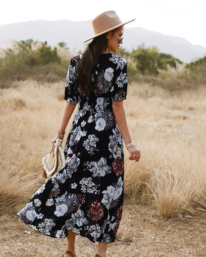 Vestido minimalista con estampado floral y botones