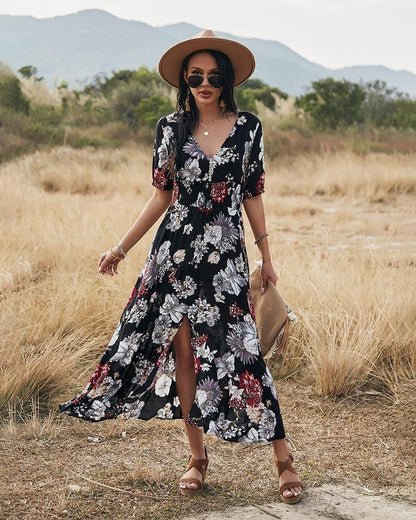 Vestido minimalista con estampado floral y botones