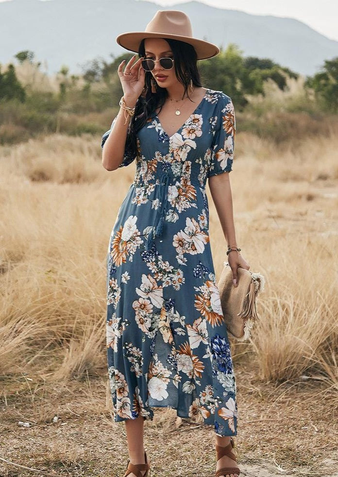 Vestido minimalista con estampado floral y botones