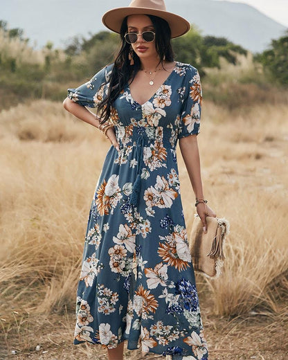Vestido minimalista con estampado floral y botones