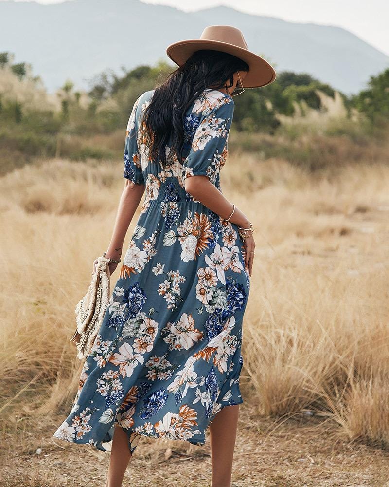 Vestido minimalista con estampado floral y botones
