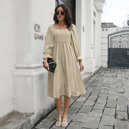 Vestido con escote cuadrado fruncido