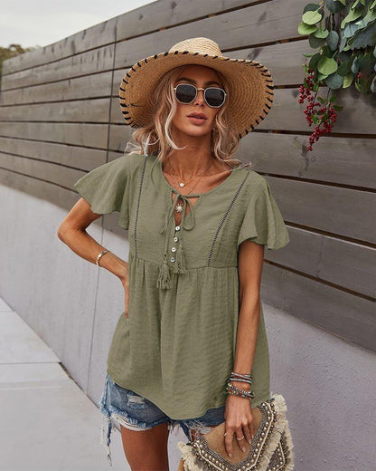Blusa con mangas sueltas y cuello anudado
