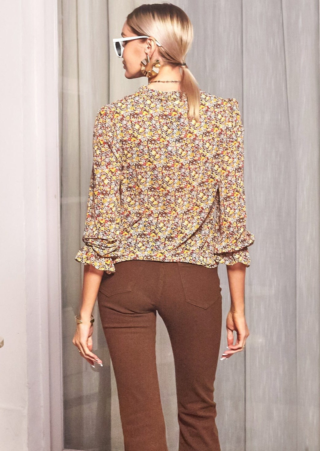 Blusa con estampado floral colorido