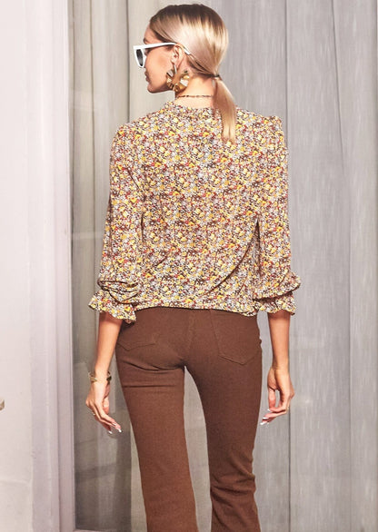 Blusa con estampado floral colorido