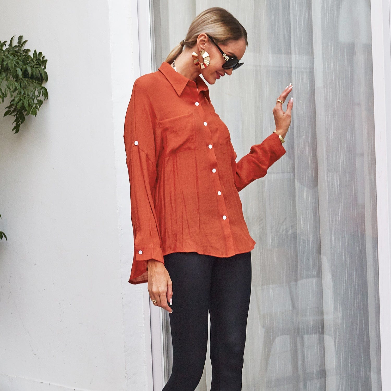 Camisa con botones de luz de color sólido 