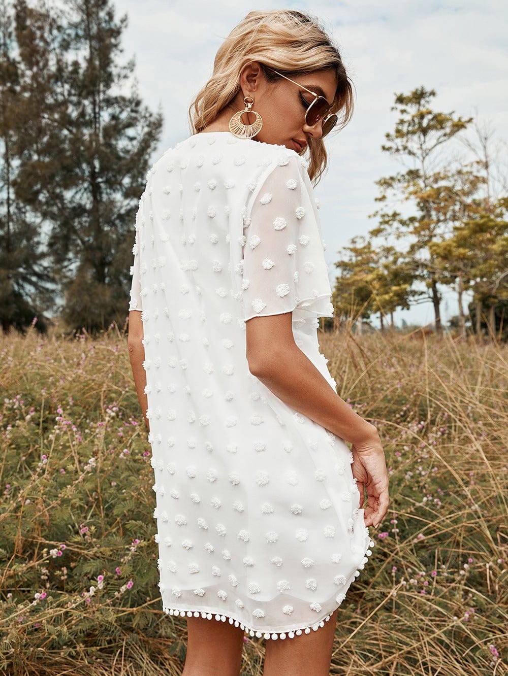 Vestido con adornos de pompones y lunares 