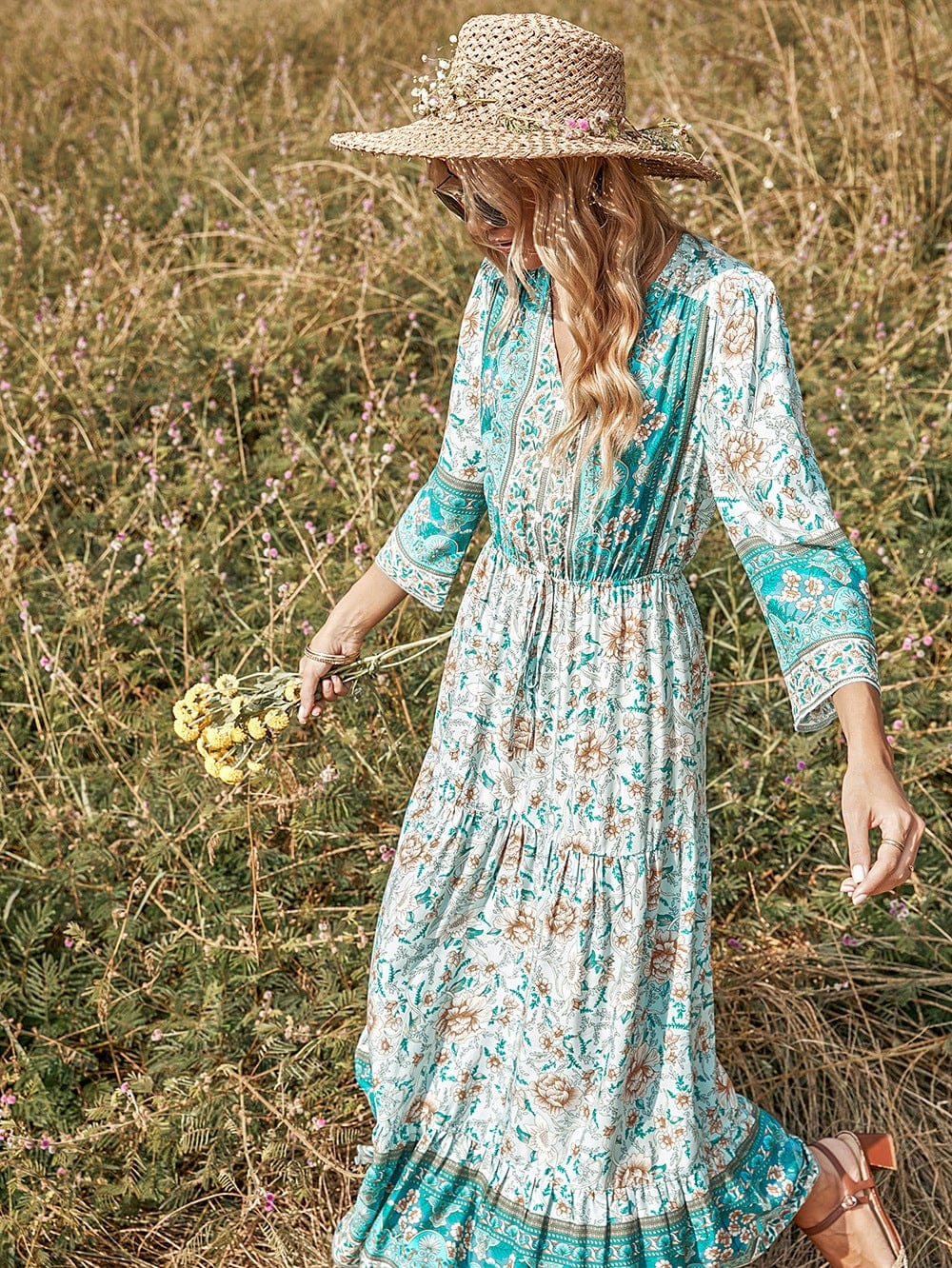 Vestido bohemio con estampado floral multicolor y escote en V