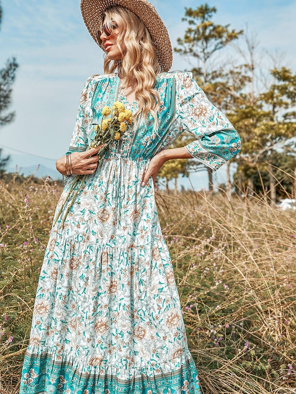 Vestido bohemio con estampado floral multicolor y escote en V