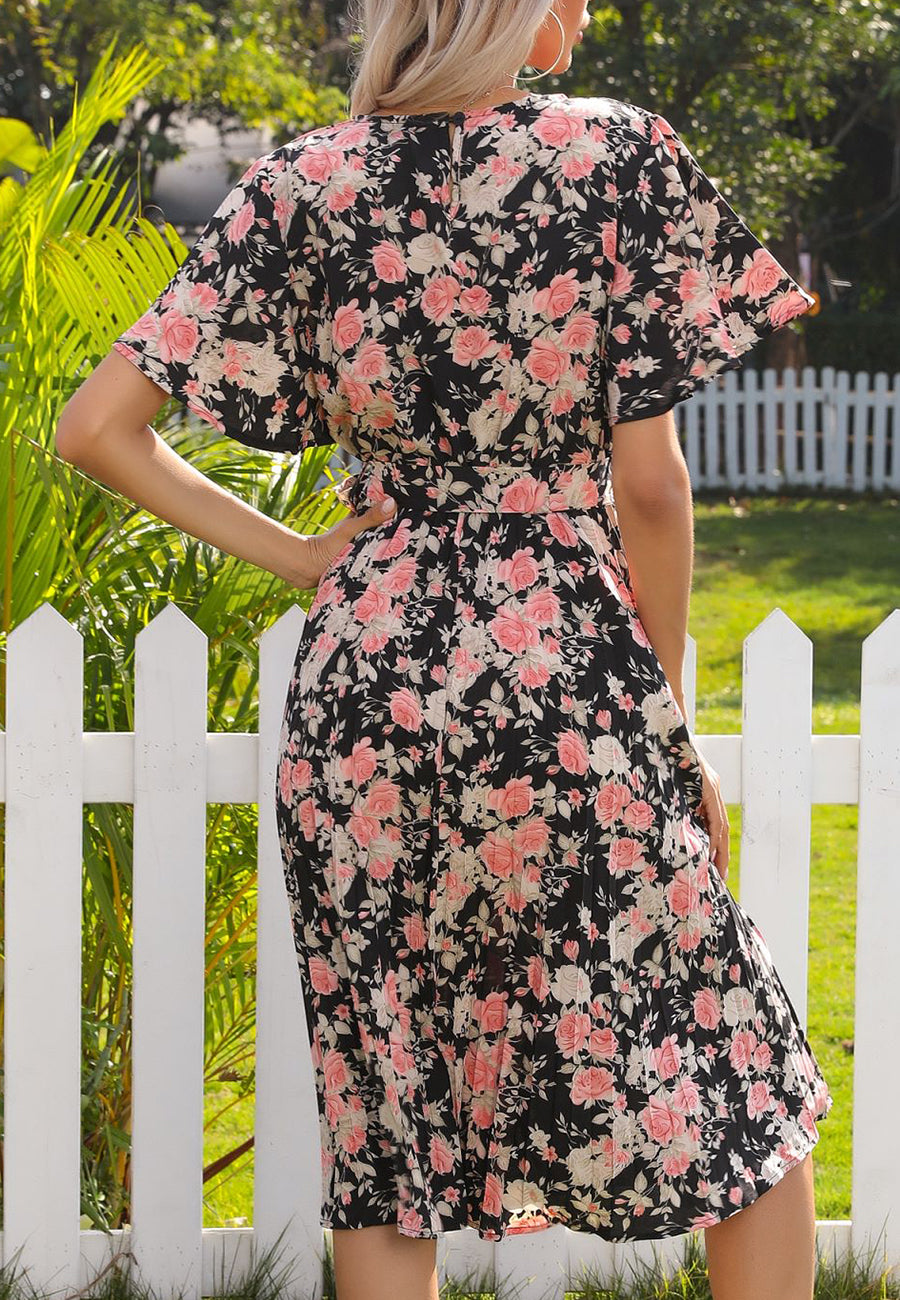 Vestido plisado con flores y cuello redondo