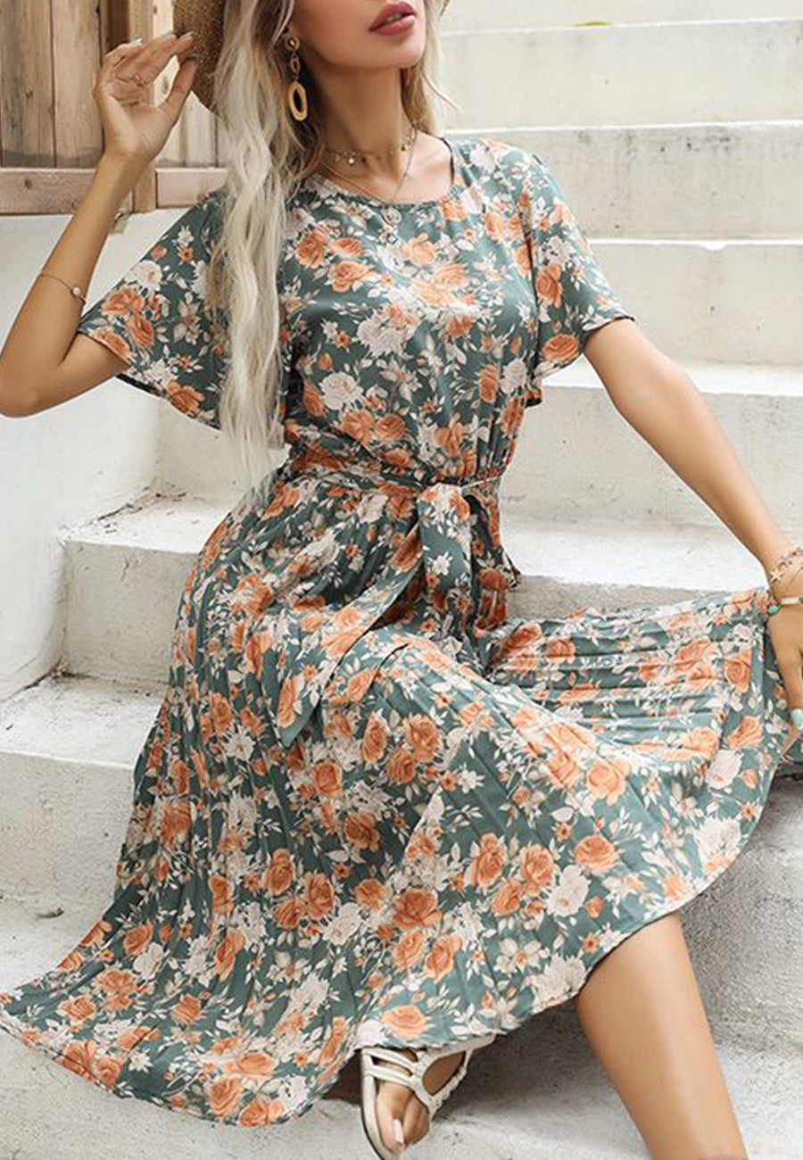 Vestido plisado con flores y cuello redondo