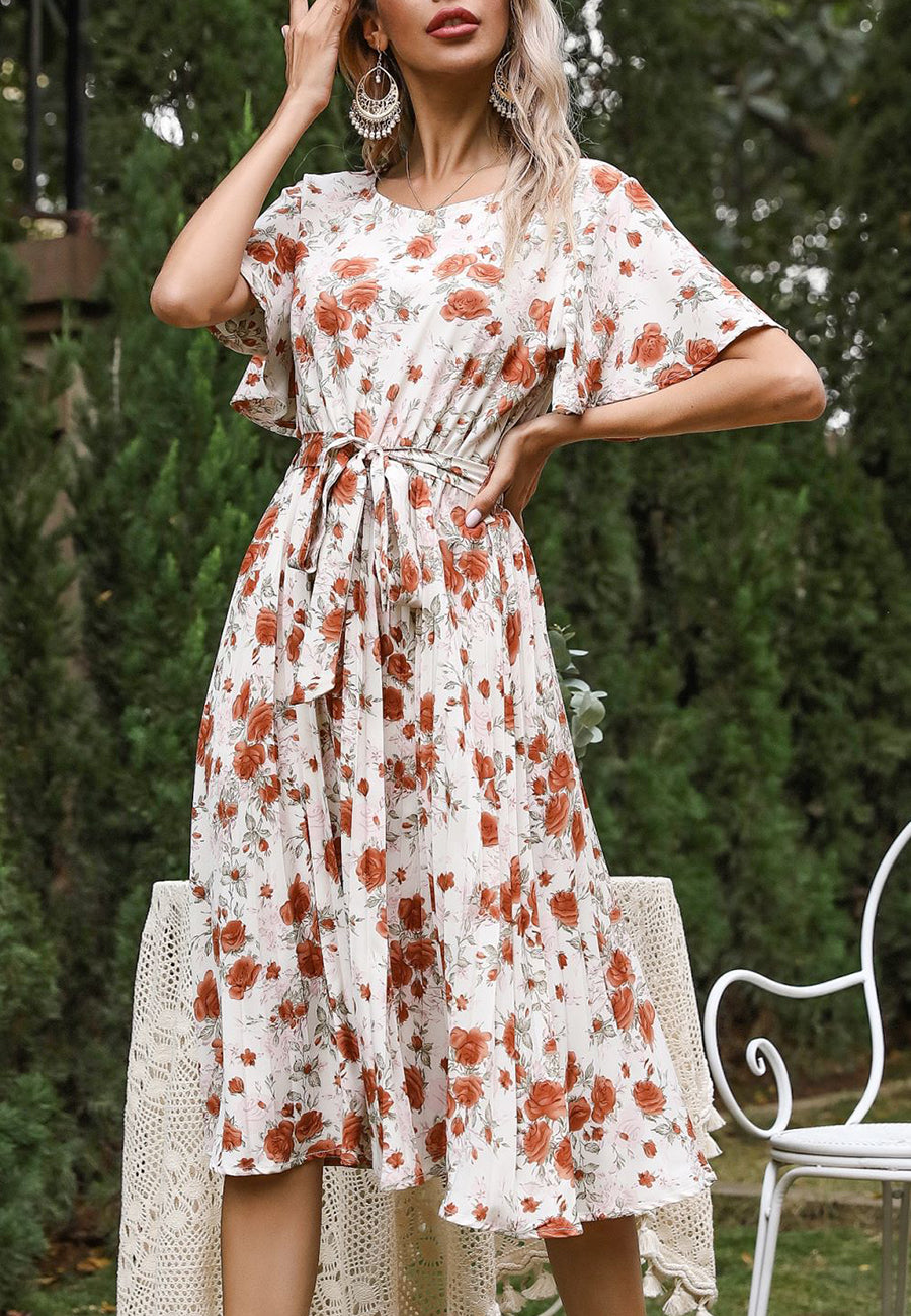 Vestido plisado con flores y cuello redondo