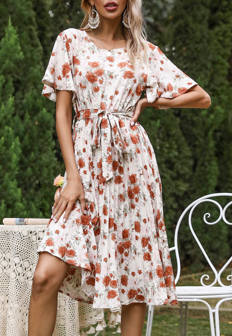 Vestido plisado con flores y cuello redondo