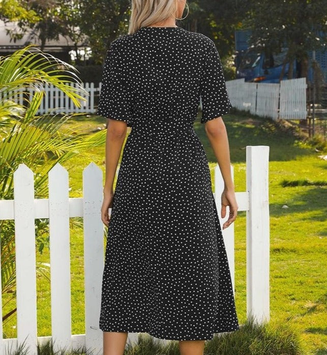 Vestido con detalle de lazo y botones en la parte delantera 