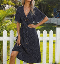 Vestido con detalle de lazo y botones en la parte delantera 