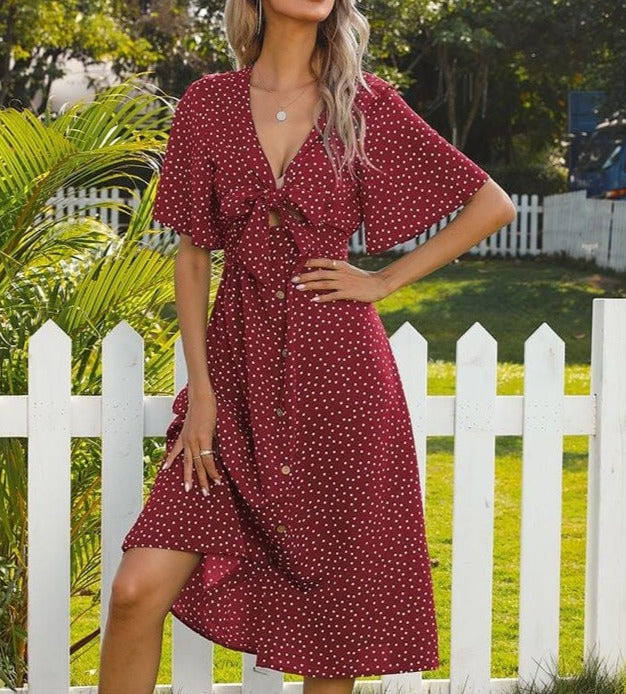 Vestido con detalle de lazo y botones en la parte delantera 