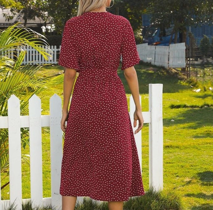 Vestido con detalle de lazo y botones en la parte delantera 
