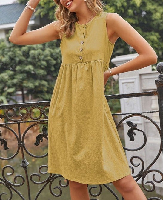 Vestido imperio con detalle de botones fruncidos 