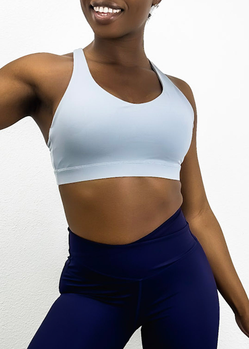 Sujetador deportivo de fitness con tirantes en la espalda en forma de V y suaves texturas