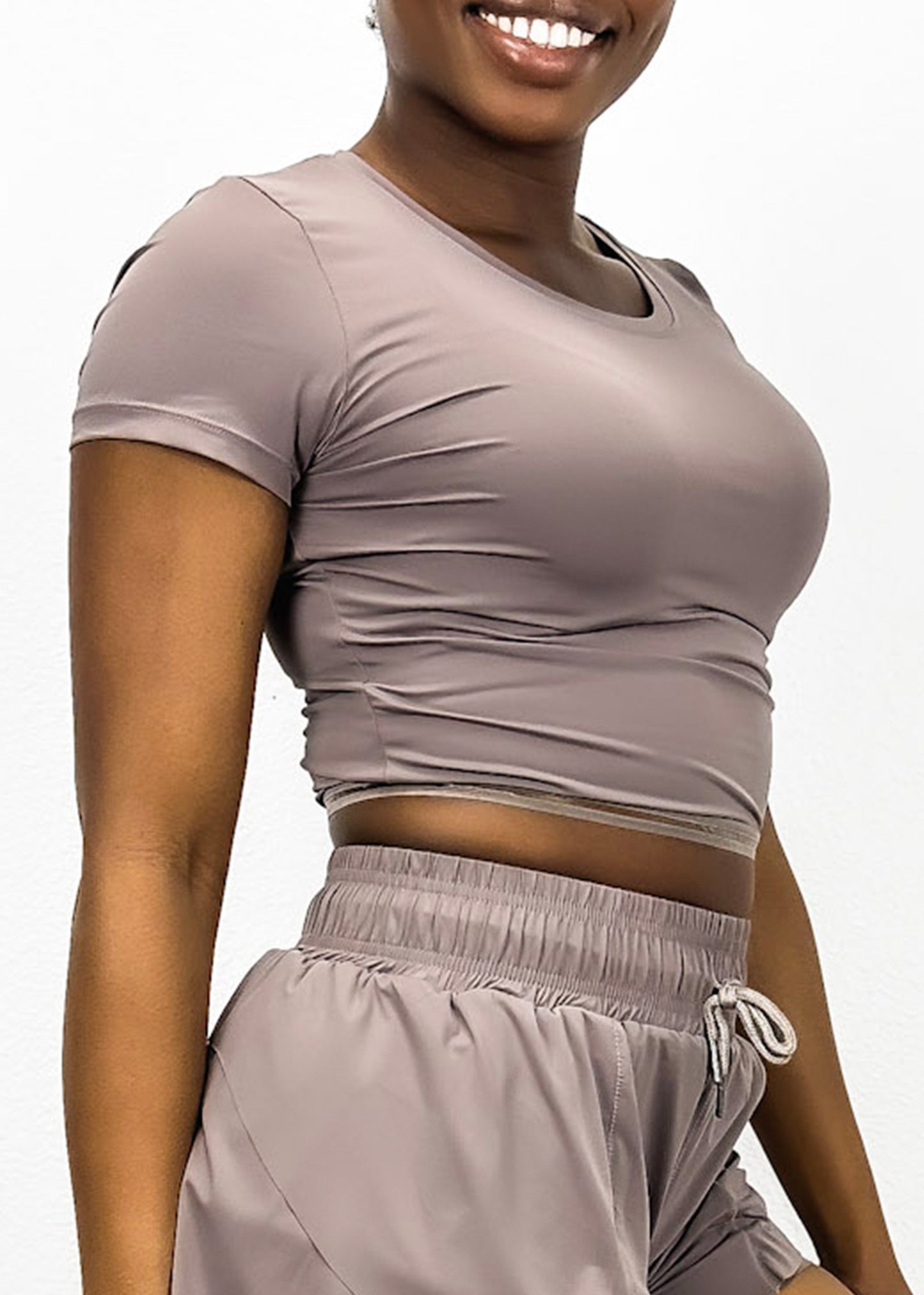 Camiseta ajustada con ribete de malla