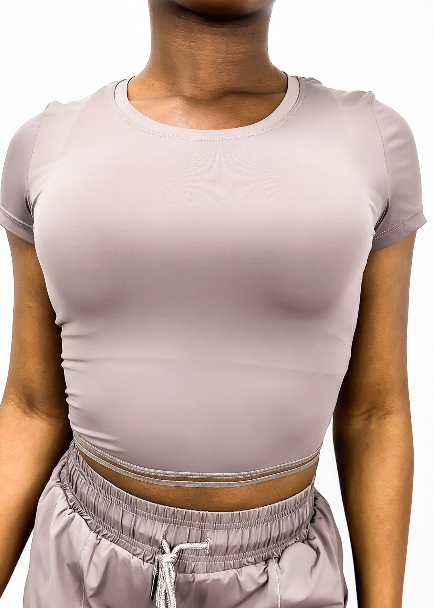 Camiseta ajustada con ribete de malla