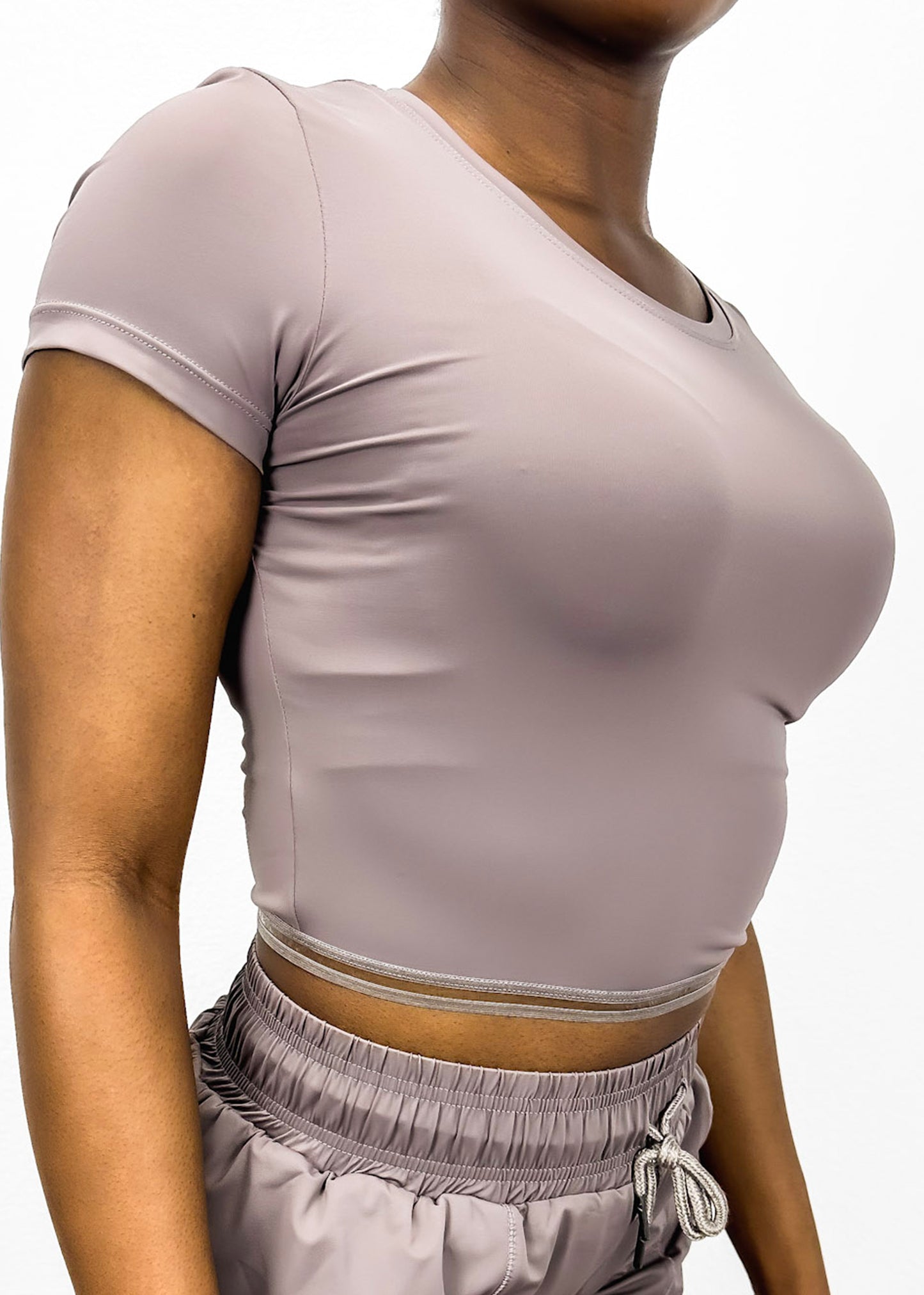 Camiseta ajustada con ribete de malla
