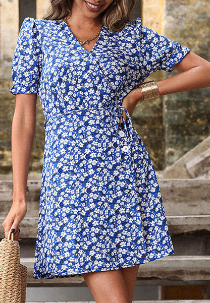 Vestido cruzado con detalle de botones florales