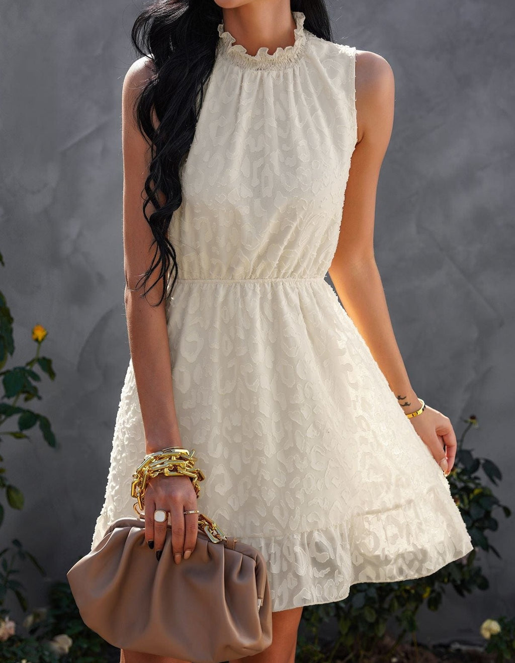 Vestido con cuello con volantes y textura de leopardo 